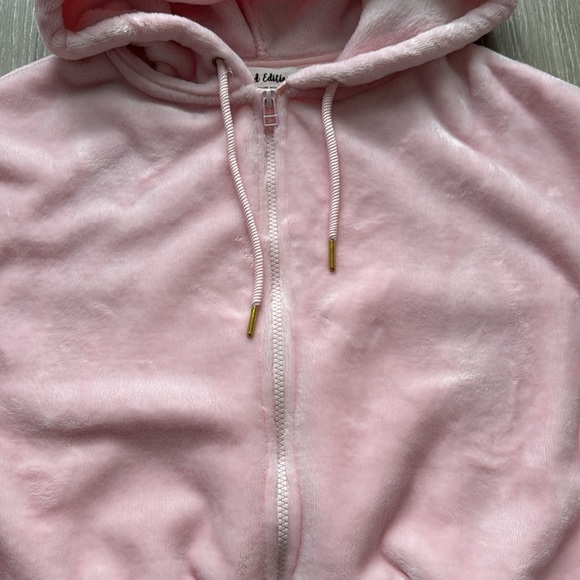 Streetwear Society Plush Cropped Hoodie (NEW) - Picture 2 of 6